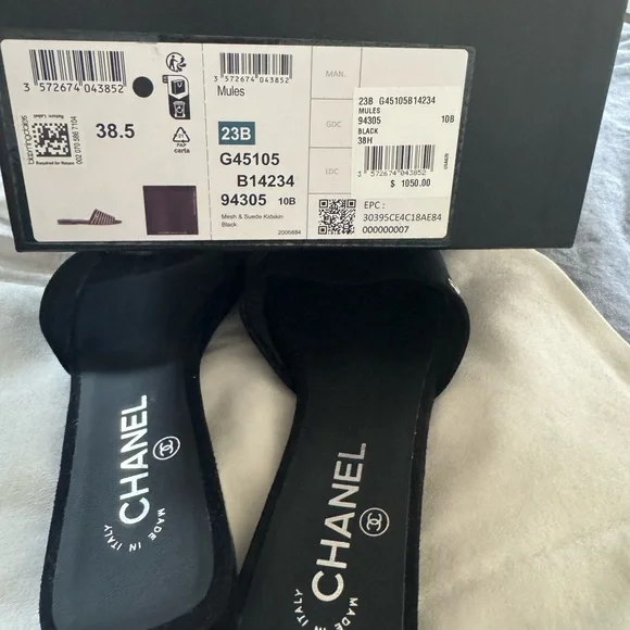 CHANEL Black Flats Minimalist Design - Picture 3 of 5